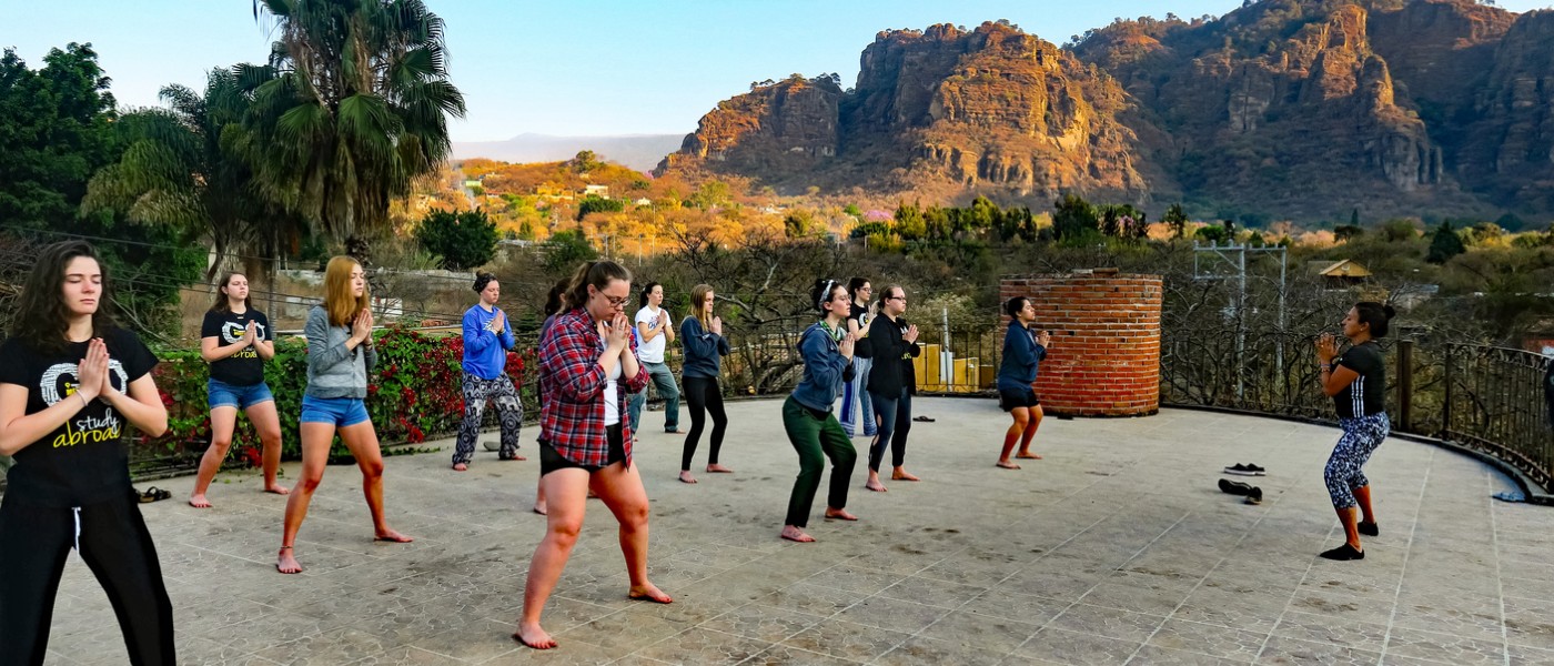 51Ʒstudents doing yoga in Mexico